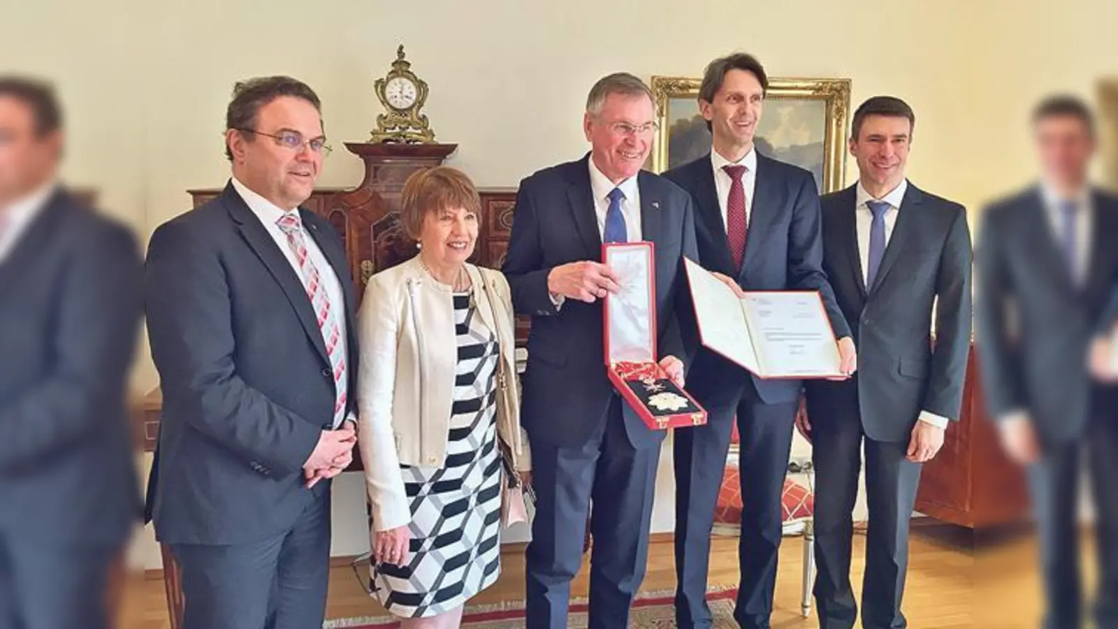 Bundestagsvizepräsidenten Dr. Hans-Peter Friedrich MdB, Ruth Singhammer, Bundestagsvizepräsident a.D. Johannes Singhammer, Botschafter Dr. Peter Huber und Parlamentarischer Geschäftsführer der CSU-Landesgruppe Stefan Müller. 	 (Foto: VA)
