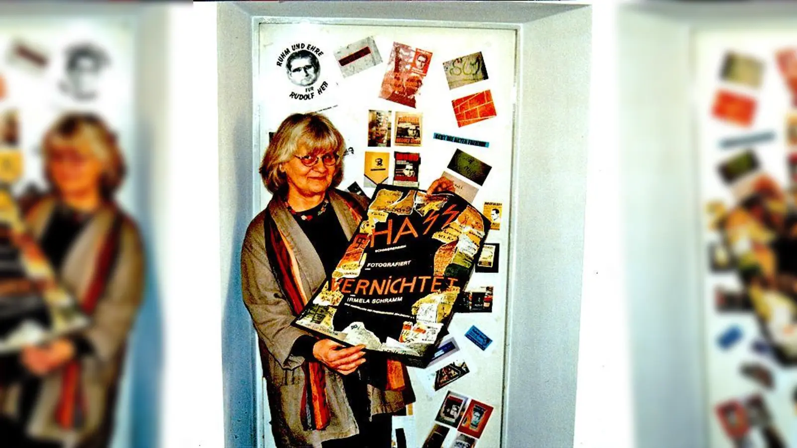 Irmela Mensah-Schramm mit einem Teil ihrer Sammlung, einem Zeugnis menschenverachtenden Denkens.	 (Foto: VA)