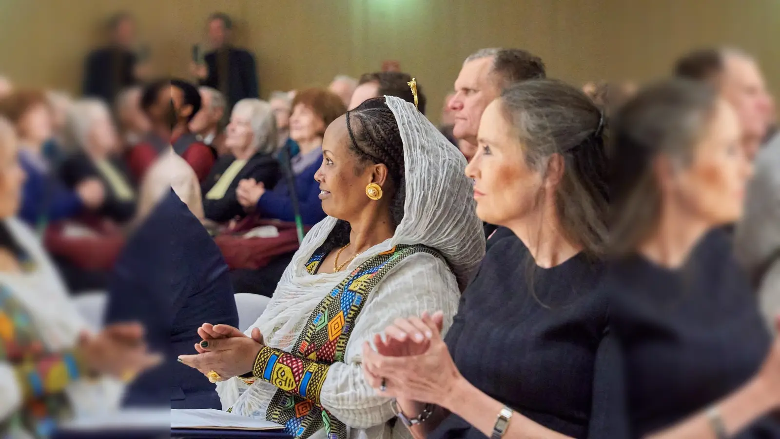 Yirgalem Fisseha Mebrahtu und die Autorin Tanja Kinkel im Gespräch über Freiheit, Menschenrechte und den Wert der Demokratie. (Foto: Kulturreferat München)