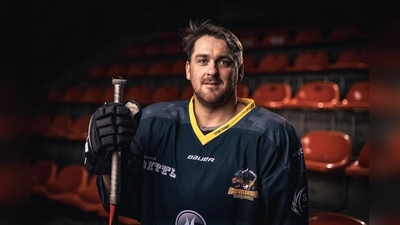 Nach über 20 Jahren als aktiver Eishockeyspieler verabschiedet sich Andreas Schmelcher in den Eishockey-Ruhestand. (Foto: Scale Media by Matthias Paintner)