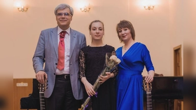 Musizieren gemeinsam: Volodymyr Dotsenko, Olha Dotsenko und Viktoriia Tkachenko. (Foto: Andrey Kalukanov)