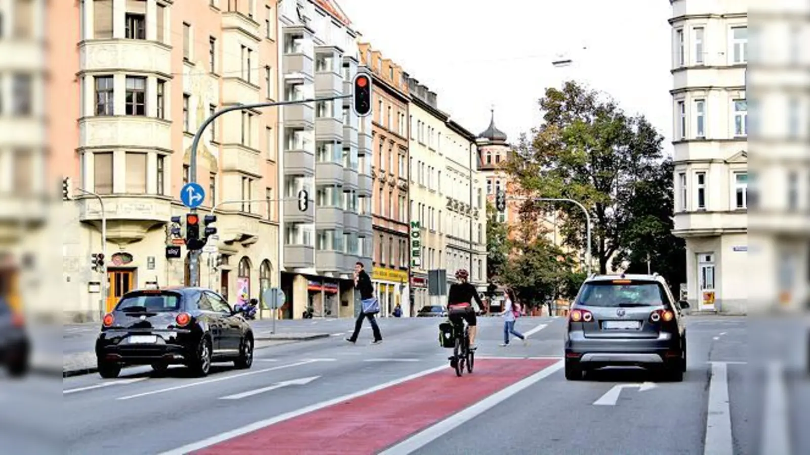 An der Kreuzung zur Orleansstraße endet der Radweg. Die Radfahrer müssen sich ab hier in den fließenden Autoverkehr einfädeln.	 (Foto: js)