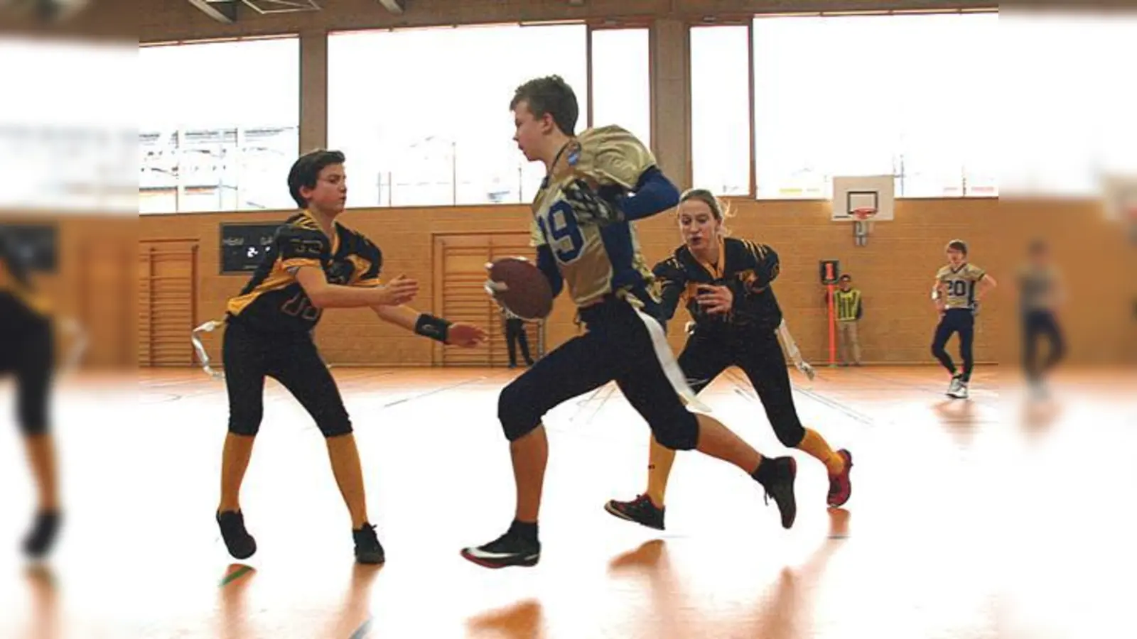 Die Erding Bulls zeigten am letzten Wochenende vollen Einsatz, hier Florian Hartl als Runningback.  (Foto: Gerhard Brandl)