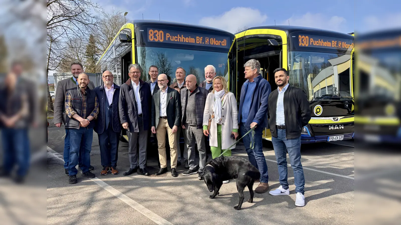 Vorstellung der neuen E-Busse mit Martin Schäfer (Bürgermeister Gemeinde Gröbenzell), Zouhaier Dougui und Alexaner Schmidt (Griensteidl), Landrat Thomas Karmasin, Ulrich Beck (Transdev), Detlev Metzner (MVV), Markus Sengl (Bürgermeister Puchheim), die Kreistagsreferenten Hubert Ficker und Max Keil, Barbara Reinhard (Transdev), Hermann Seifert (Leitung Stabsstelle Öffentl. Mobilität), Martin Runge (2. Bürgermeister Gemeinde Gröbenzell) und Ali Amiri (Fa. Griensteidl).  (Foto: Ulrike Seiffert)