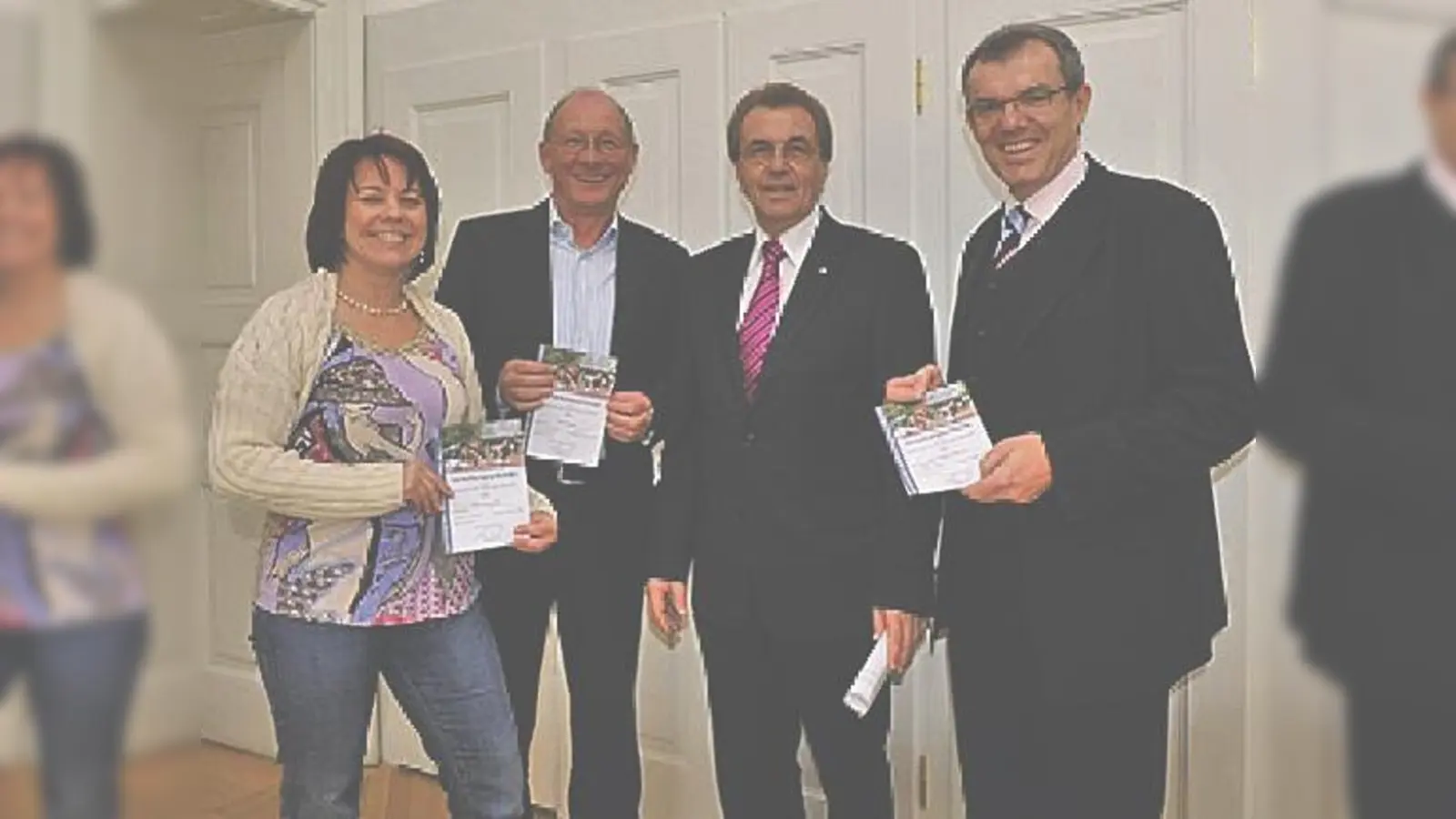 BLSV-Präsident Günther Sommer (2. von links) mit den Abgeordneten Diana Stachowitz, Vizepräsident Franz Maget und Achim Werner. 	 (Foto: Privat)