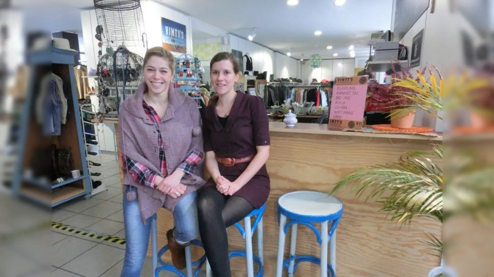 Für Abwechslung im Laden sorgt Shopleiterin Agnes Fuchsloch (rechts). (Foto: ds)