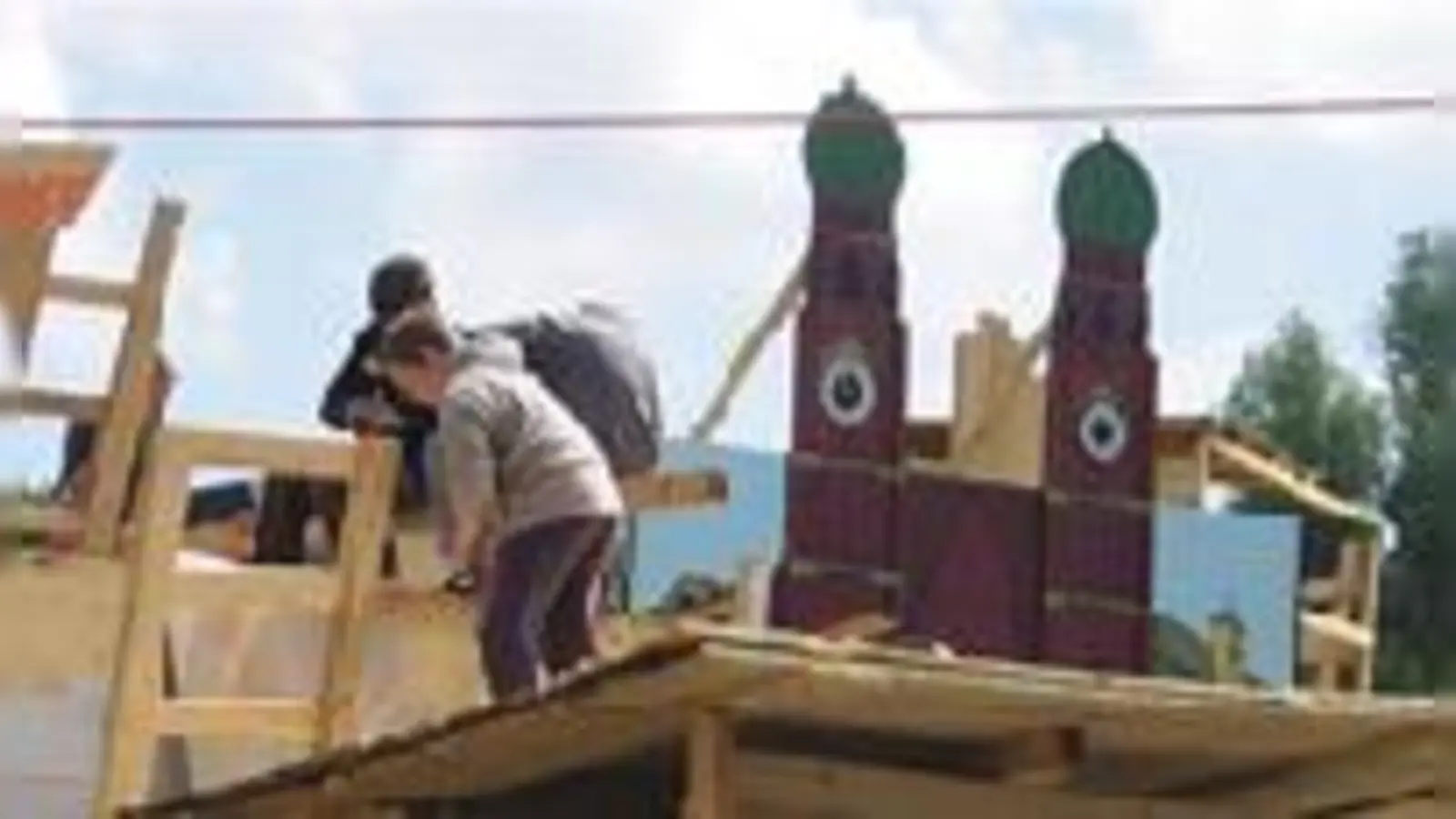 Große Augen und viel Beifall gabs am Freitag für die kleine Stadt Mini-München, die im August wieder aufgebaut wird.  (Foto: Diana Huss, Veranstalter)