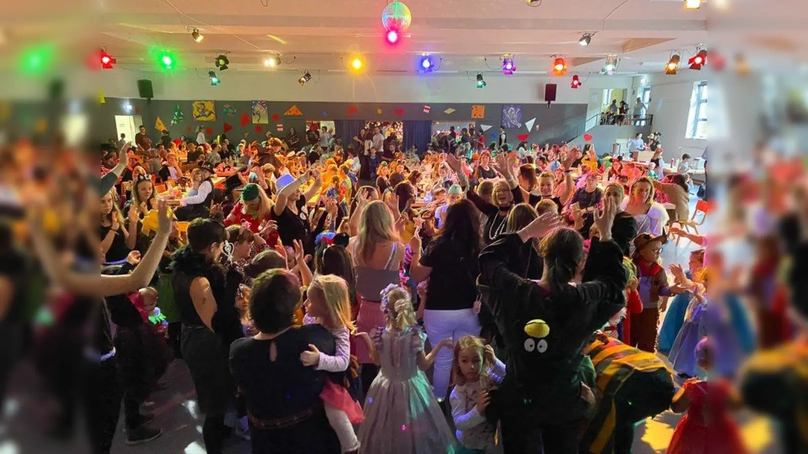 Beim Kinderfasching des TSV Unterpfaffenhofen hatten nicht nur die kleinen Teilnehmer einen Riesenspaß. (Foto: TSV Unterpfaffenhofen)