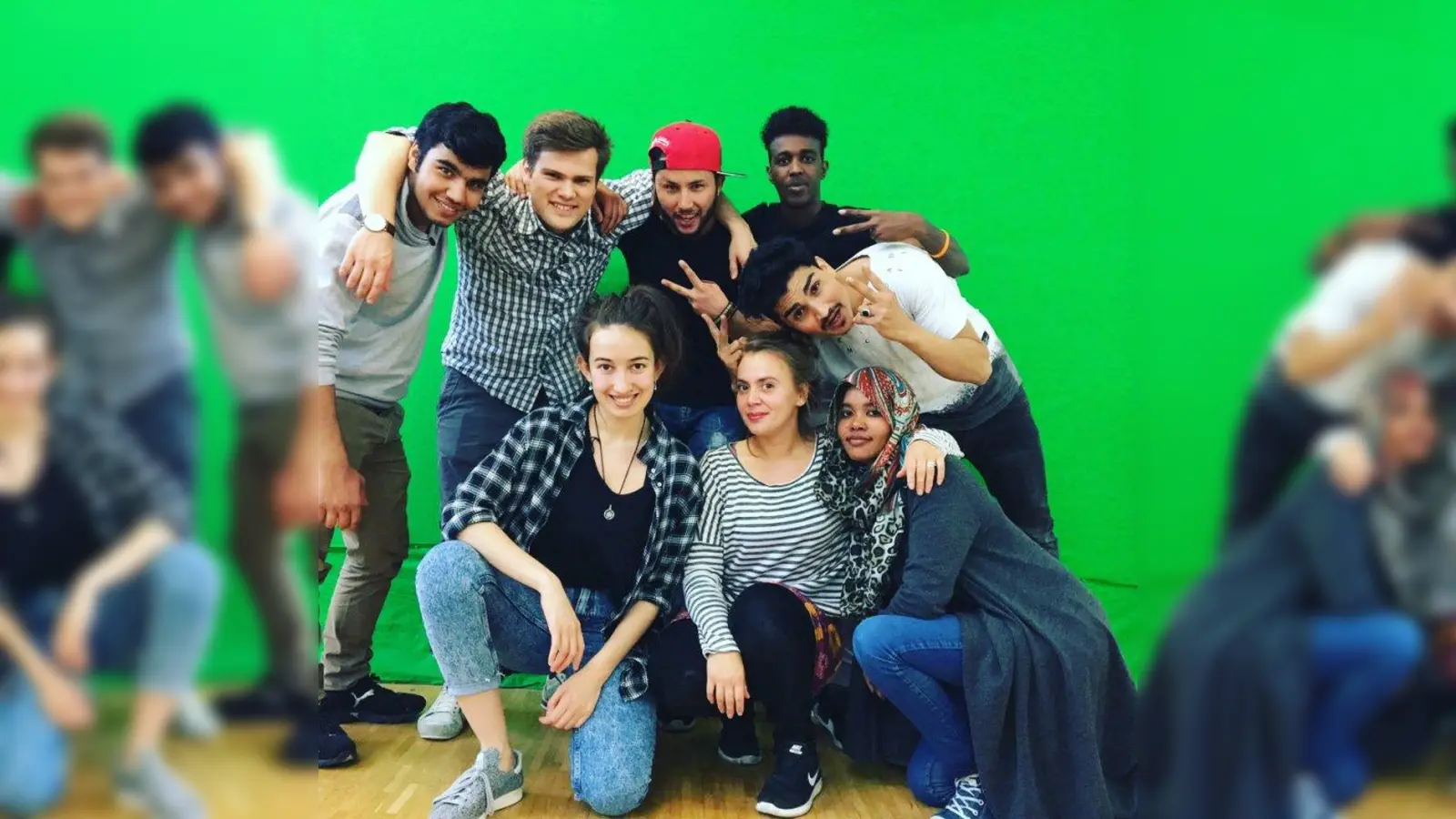 Der Projektchor des Vereins „Hilfe von Mensch zu Mensch” tritt bei der Final Party der Junispiele auf.” (Foto: Hilfe von Mensch zu Mensch e.V)