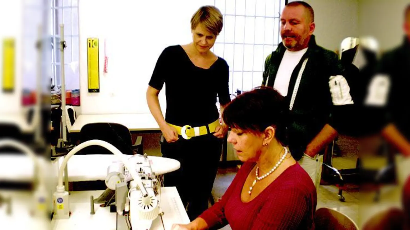 Nähen und dekorieren machen Stachowitz Spaß, das Konzept des Näh-Werks gefällt ihr. 	 (Foto: VA)