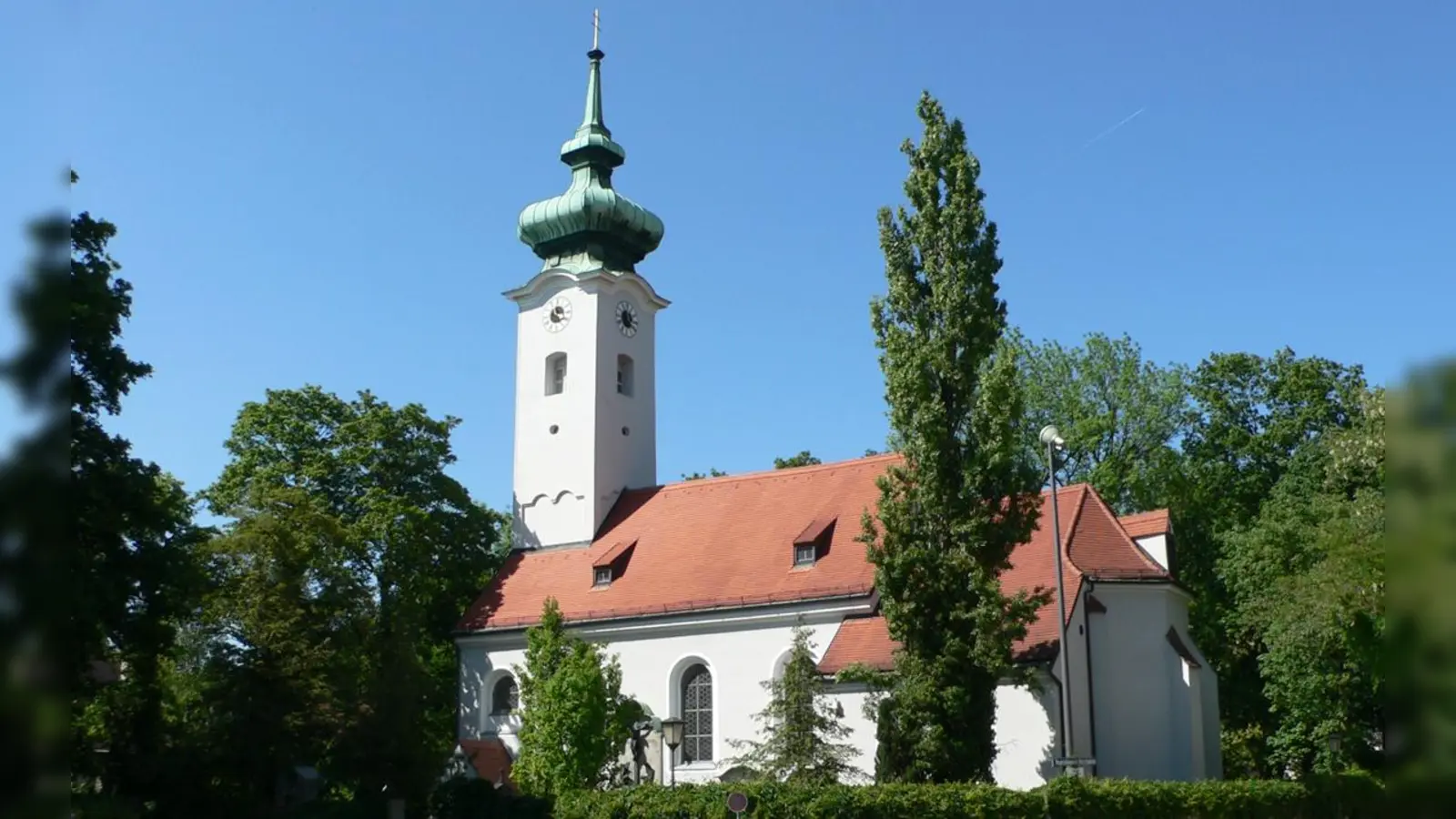 Die Tour mit Johann Baier endet beim St.-Georgs-Kircherl im alten Bogenhausen. (Foto: Heizer, CC BY-SA 3.0)