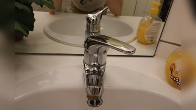 Was täglich aus dem Wasserhahn kommt, hat einen weiten Weg hinter sich. Dies zeigte die Führung durch das Wasserwerk im Berglwald. (Foto: mha)