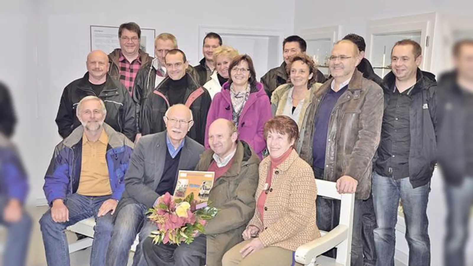Manfred Greimel erhielt als 10.000er Besucher einen Blumenstrauß.   (Foto: Privat)