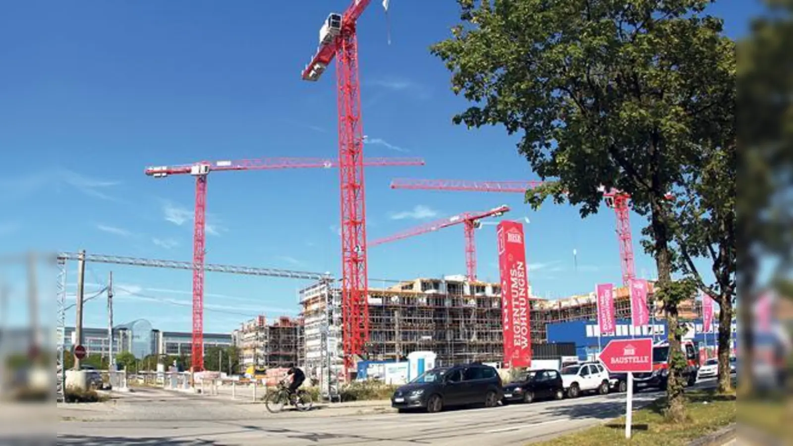 Die Thomas-Dehler-Straße soll Hauptanbindungstraße für den Hanns-Seidel-Platz und pep bleiben. Anpassungen im Umfeld sollen folgen.	 (Foto: RedP)