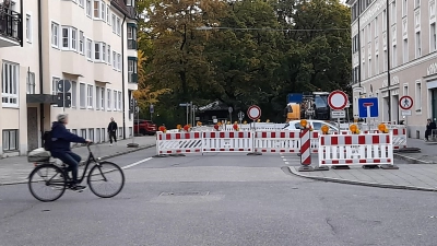 In der Astallerstraße werden derzeit Fernwärmeleitungen verlegt. Erst zu einem späteren Zeitpunkt soll hier ein Baum gepflanzt werden. (Foto: Beatrix Köber)