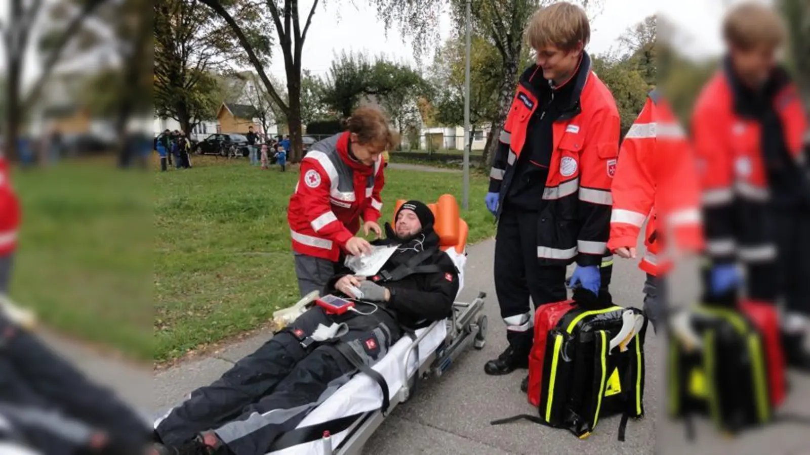 Ein Verletzter wird versorgt. 	 (Foto: Malteser)