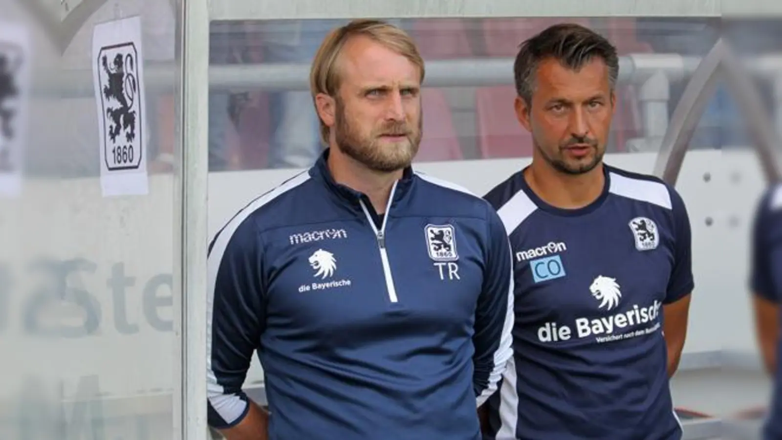 Haben die Qual der Wahl: Daniel Bierofka und Co-Trainer Oliver Beer.  (Foto: Anne Wild)
