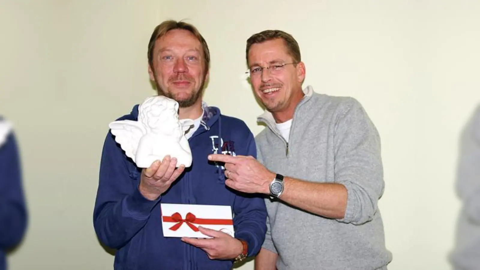 Karlheinz Michel (l.) ist der »Engel« im ASZ Isarvorstadt. Für ASZ-Leiter Jan  Dietrich ist er »einfach ein ganz toller Mensch«. 	 (Foto: scy)