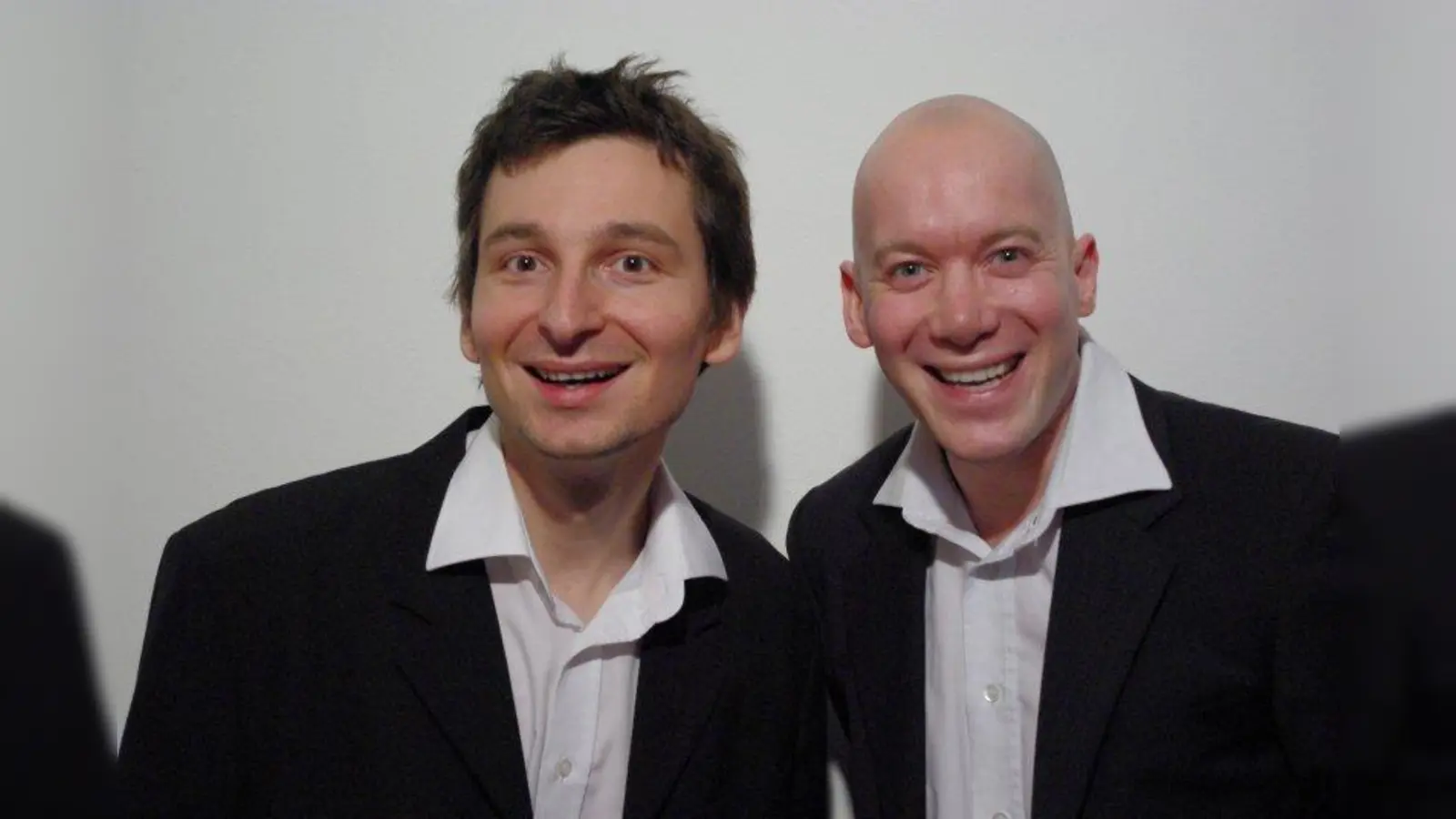 Präsentieren Wilhelm Busch am Mittwoch im Klinikum Starnberg: Jürgen Wegscheider und Markus Maria Winkler. (Foto: Klinikum Starnberg)