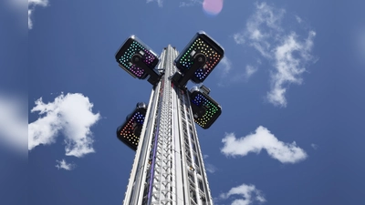 Bis der Olympiaturm fertig saniert ist, bietet der Skylift vor dem Actionsportzentrum aus 70 Metern Höhe einen Panoramablick über die Stadt.  (Foto: echtNET GbR)