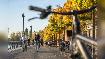 Radfahrer sollten ihr Fahrrad auf die kalte Jahreszeit vorbereiten und u.a Bremsen und Reifen checken. (Foto: ADFC/Gerhard Westrich)
