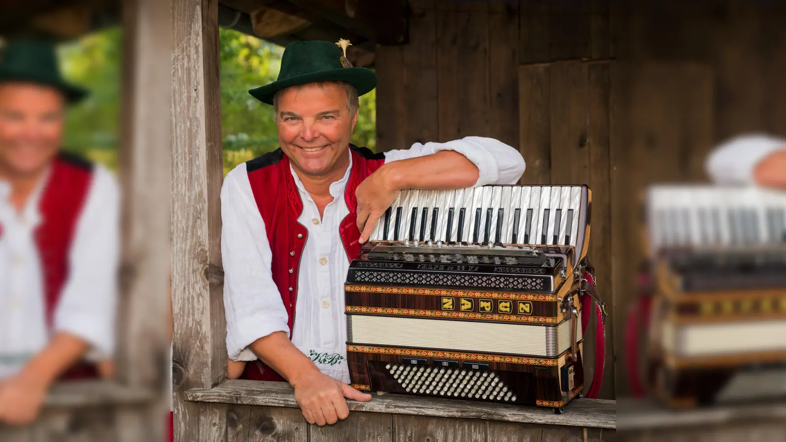 Klaus Bacher sorgt für gute Stimmung beim Senioren-Fasching. (Foto: Kultur im Oberbräu)