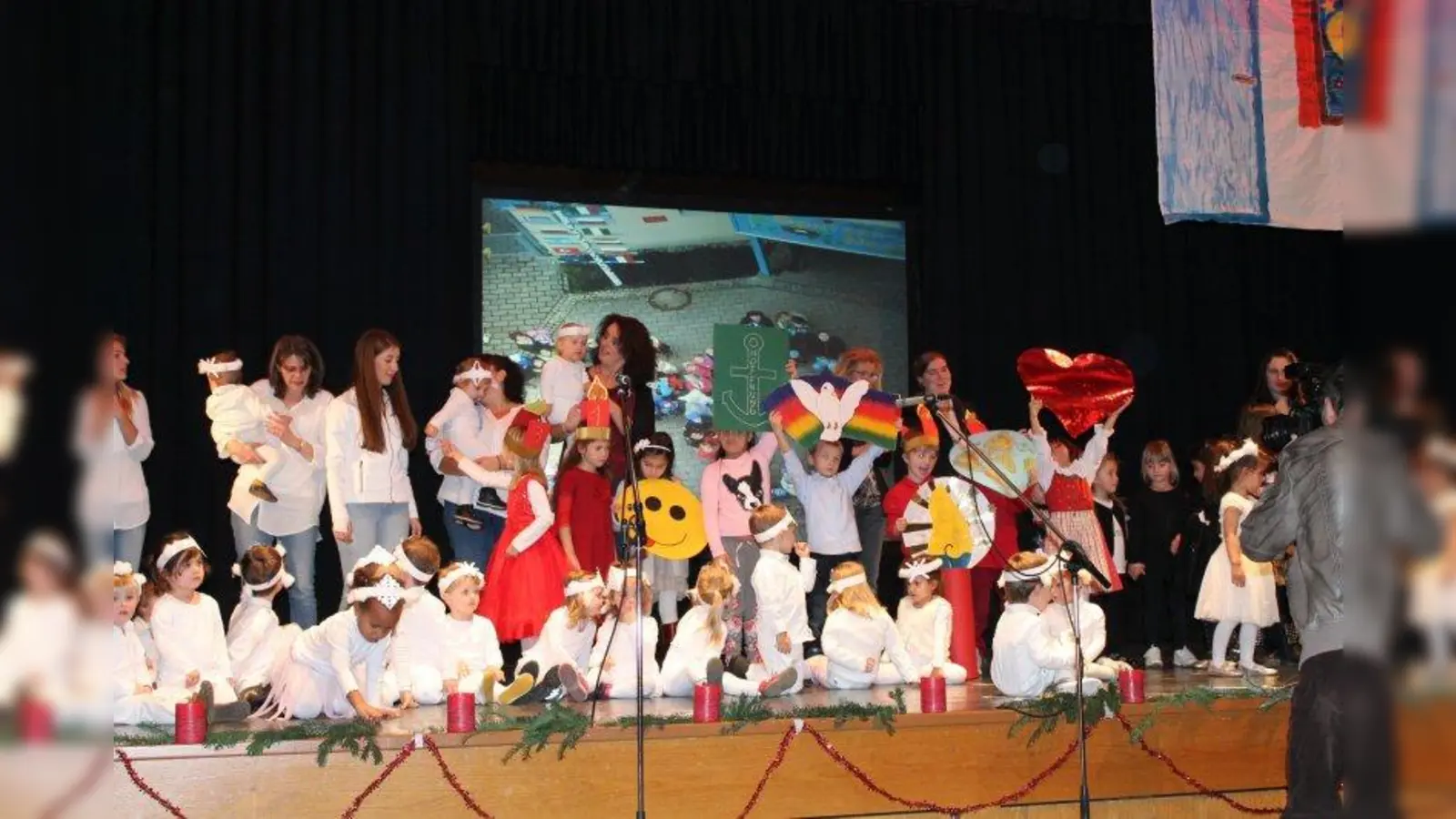 Zum 20. Jubiläum des Kindergarten Spatzennest verzauberten die Kinder die Besucher mit einem weihnachtlichen Musical. (Foto: KA)