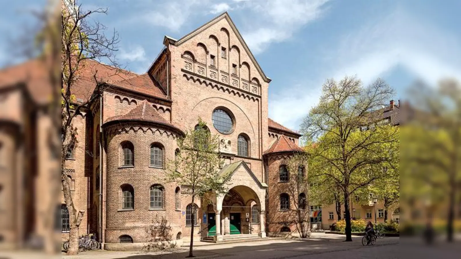 Die idyllische Kirche St. Johannes am Preysingplatz trägt bei den Anwohnern den Namen »Gottes Wohnzimmer in Haidhausen«.	 (Foto: Martin Eichler)