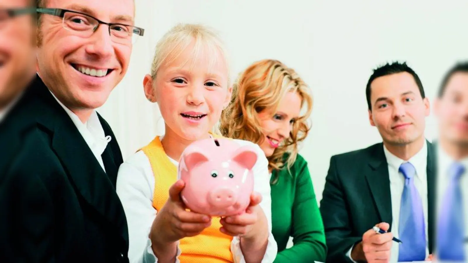 Wer sich für die ADAC Familienversicherung entscheidet, kann jede Menge Geld sparen. (Foto: fotolia/ Kzenon)