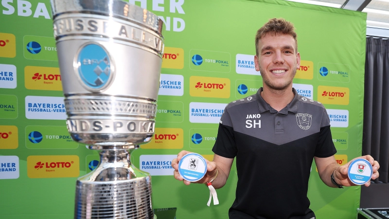 Glücklich über das Wunschlos: Sebastian Hermann, Mittelfeldspieler des SV Eintracht Berglern, schnappte sich den TSV 1860 München. (Foto: Fabian Frühwirth/BFV)