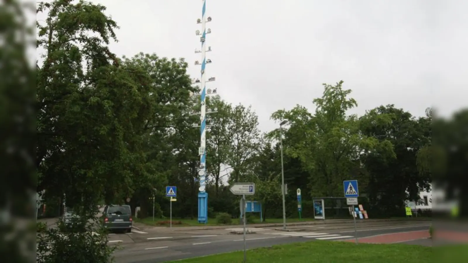 Vorerst bleibt die Kraillinger Maibaumwiese wie sie ist. Die Ortsentwicklungsplanung soll sie aber bald aus dem Dornröschenschlaf holen. (Foto: US)