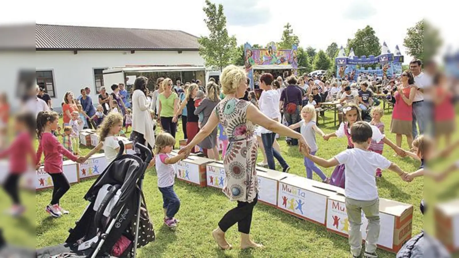 Die Kids haben viel Spaß beim Tanzen und Spielen.	 (Foto: Carolin Krause)