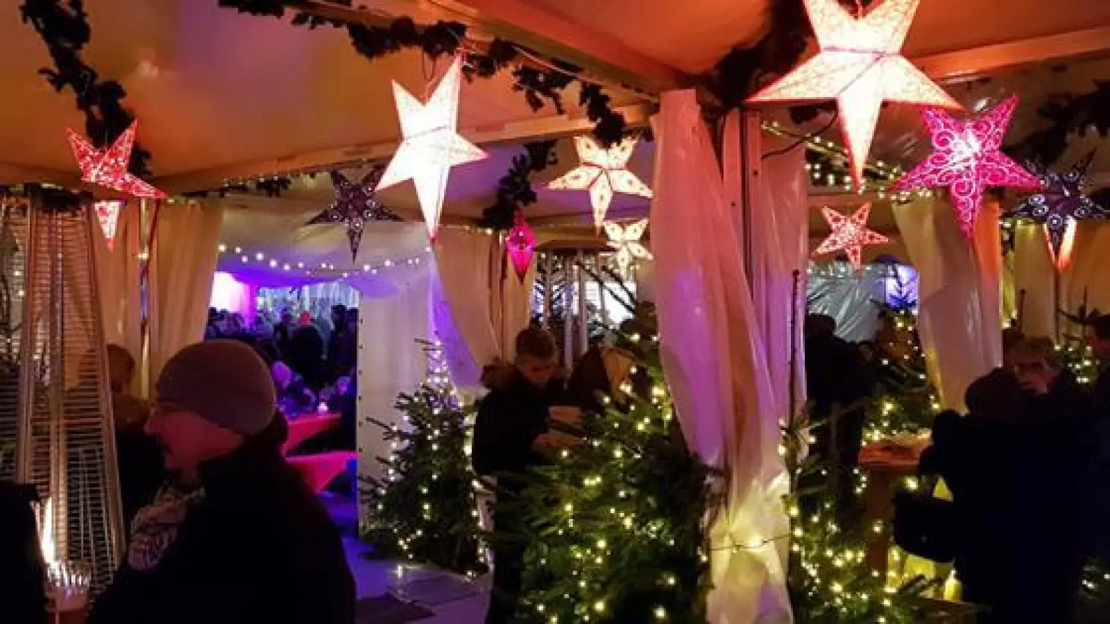 Dieses Jahr findet auf dem Gelände vor dem Cosimabad erstmals ein Glühweinfestival in zwei großen Festzelten statt.  (Foto: VA)