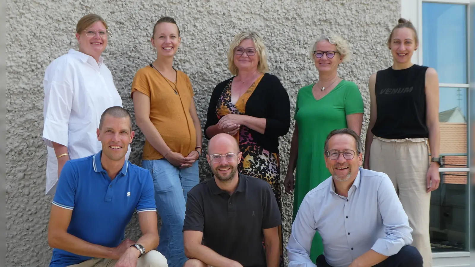Nutzen neuerdings das Mitfahrkonzept (von hinten links nach vorne rechts): Babara Koch, Katharina Segerer, Christina Guschall, Karin Groß, Angela Balzar, Stefan Frenzl, Dominik Haub und Andreas Weber. (Foto: Stadt Weilheim)