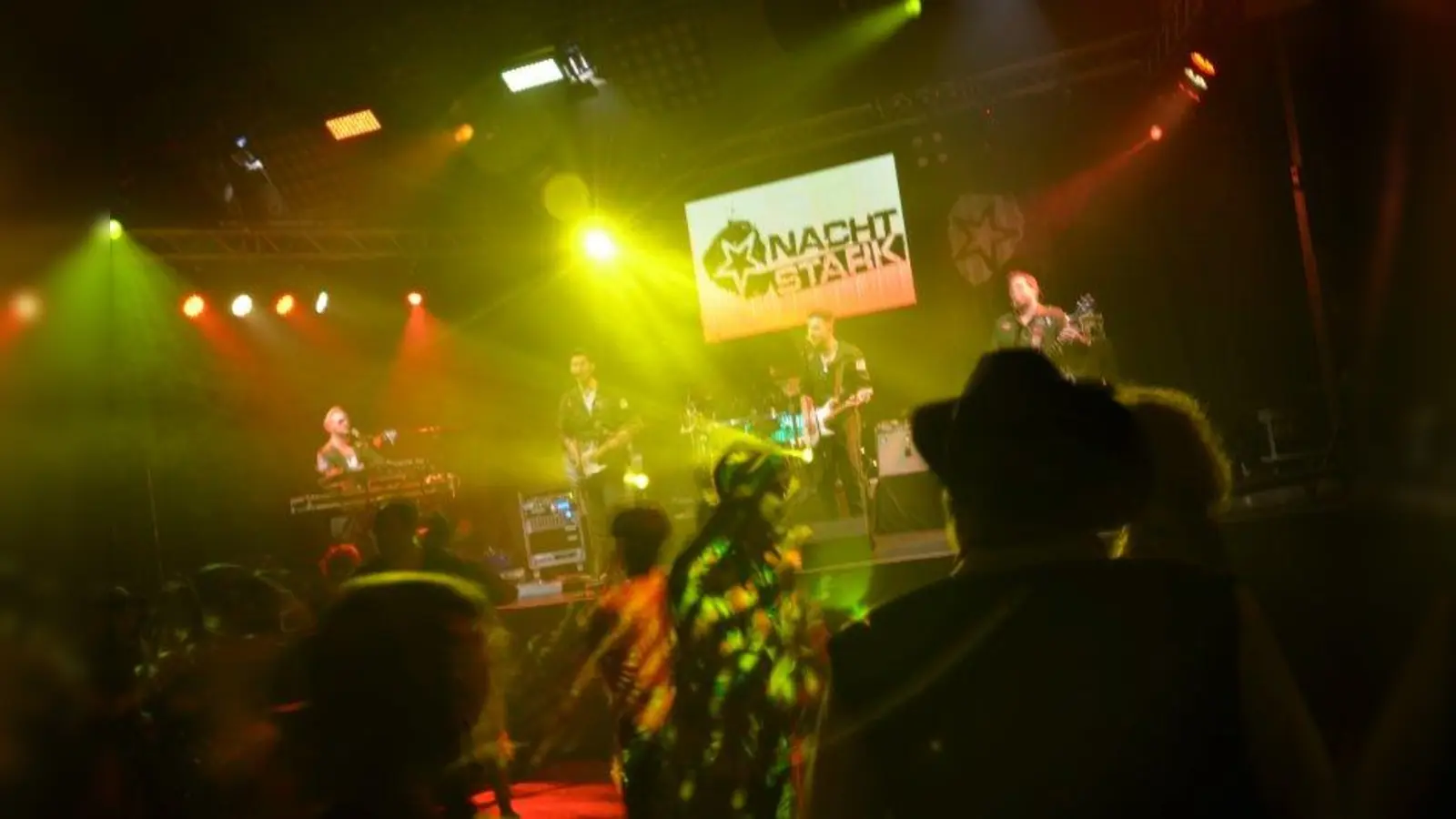 Gute Stimmung garantiert: Die Band &amp;quot;Nachtstark&amp;quot; tritt im Festzelt auf. (Foto: se/Archiv)