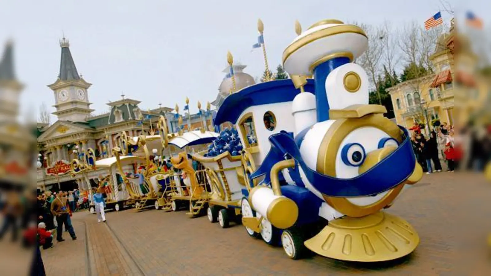 Steigen Sie  (Foto: Spaß für Jung und Alt im Disneyland Paris.)