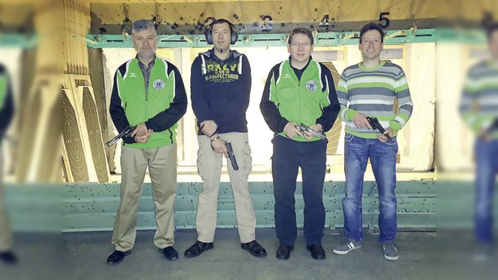 Die erfolgreichen Ottobrunner Schützen (v.l.)  Michael Oberndorfner, Manfred Meergans, Frank Günzel und Manfred Hartl. 	 (Foto: Hans Frank)