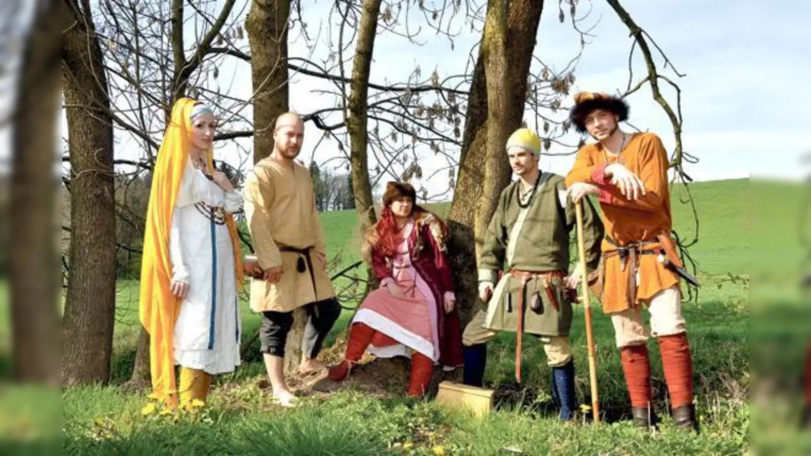 Vereinsvorstand Fabian Heinz (r.) wird mit seinem Gefolge die Gäste beim  Ritteressen bewirten.	 (Foto: Sybille Föll)