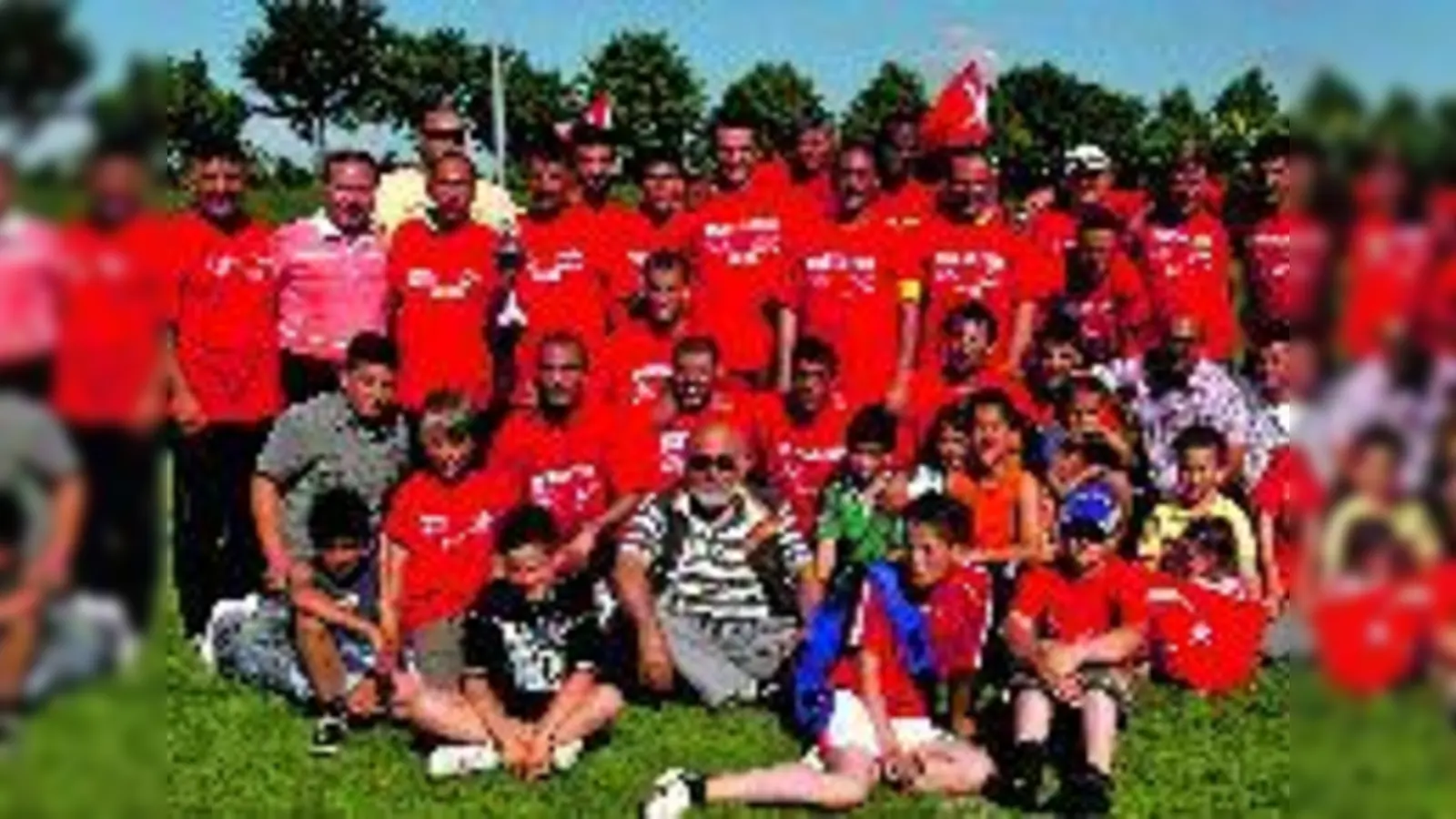 Türkische Glückseligkeit: Zum 25-jährigen Gründungsjubiläum schaffte Türk Spor Garching mit dem Aufstieg in die Kreisliga den größten Erfolg der Vereinsgeschichte.  	 (Foto: VA)