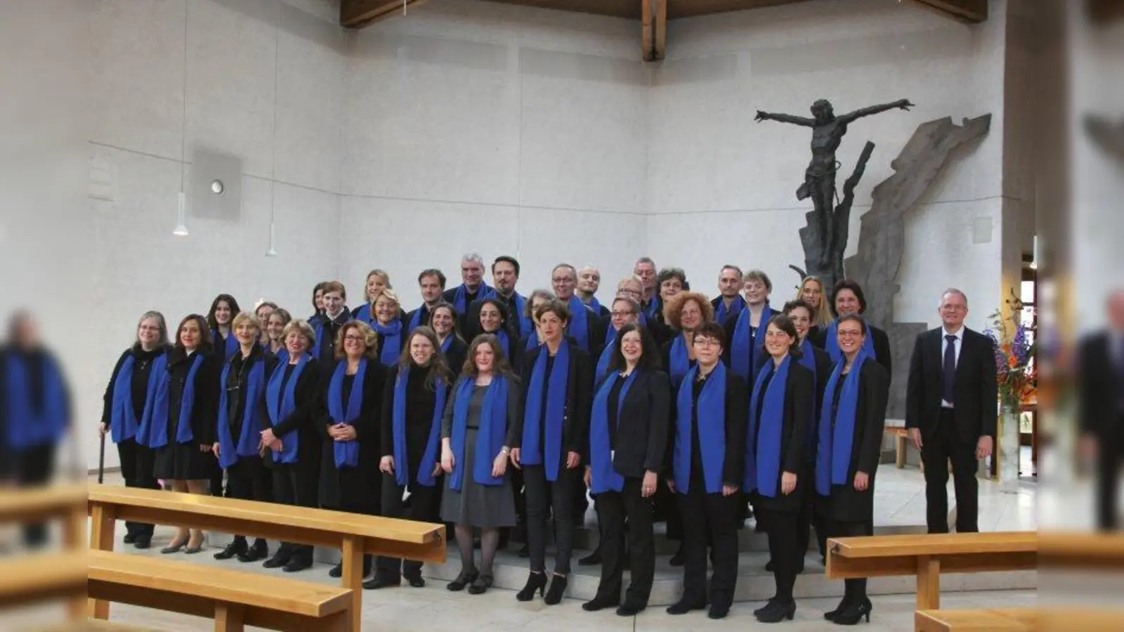 Die Stephan Singers laden unter der Leitung von Thomas Rothfuß (rechts) zur Sommerserenade ein. (Foto: Robert Bernhard)