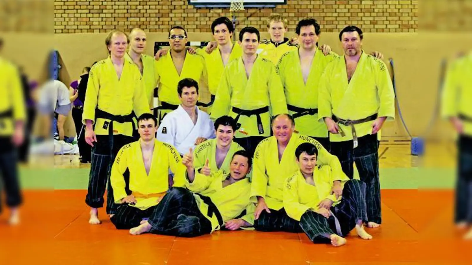 Die Herren von Harteck III mit ihrem Coach Wolfgang Hinterleitner. 	 (Foto: Privat)