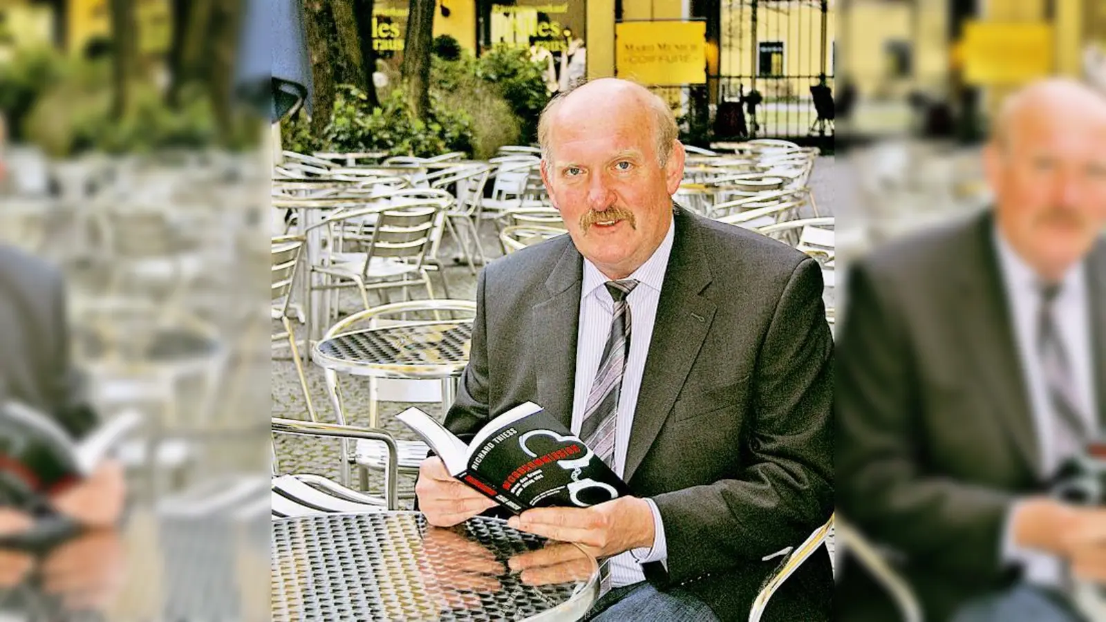 Kommissar Richard Thiess stellt sein ersten Buch vor, in dem er spannende Fälle beschreibt.	 (Foto: Woschée)