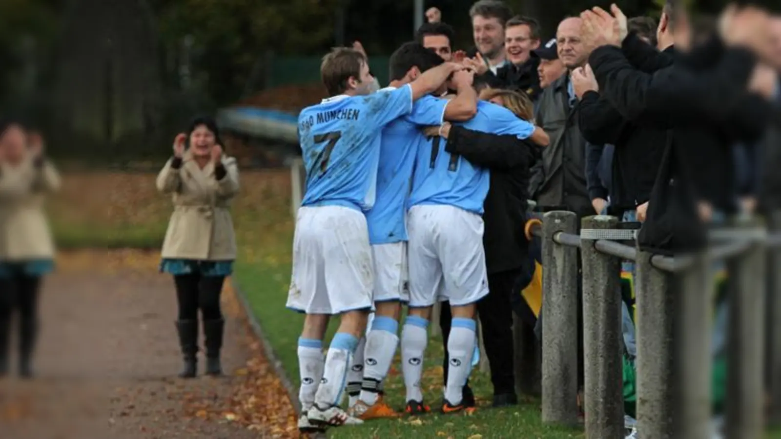 Giesinger Freude über den Ausgleich in letzter Minute.  (Foto: A. Wild)
