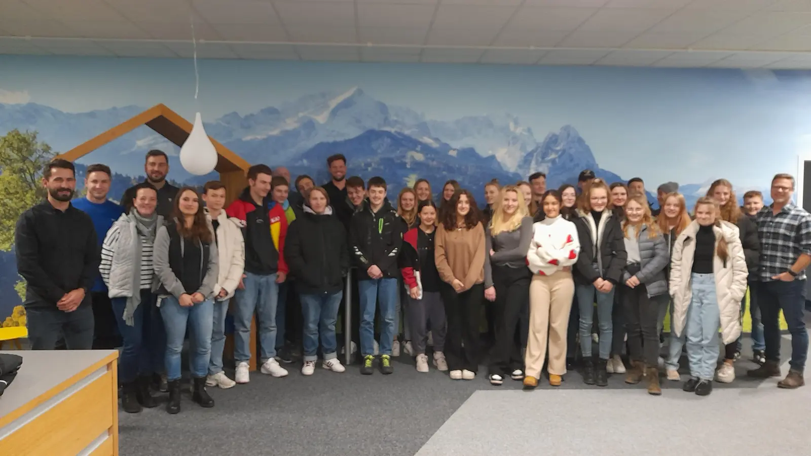 Die Schülerinnen und Schüler der 9. Klassen haben nun eine konkrete Vorstellung davon, welche Berufe sie bei der Firma Bremicker erlernen könnten.  (Foto: Realschule Weilheim)