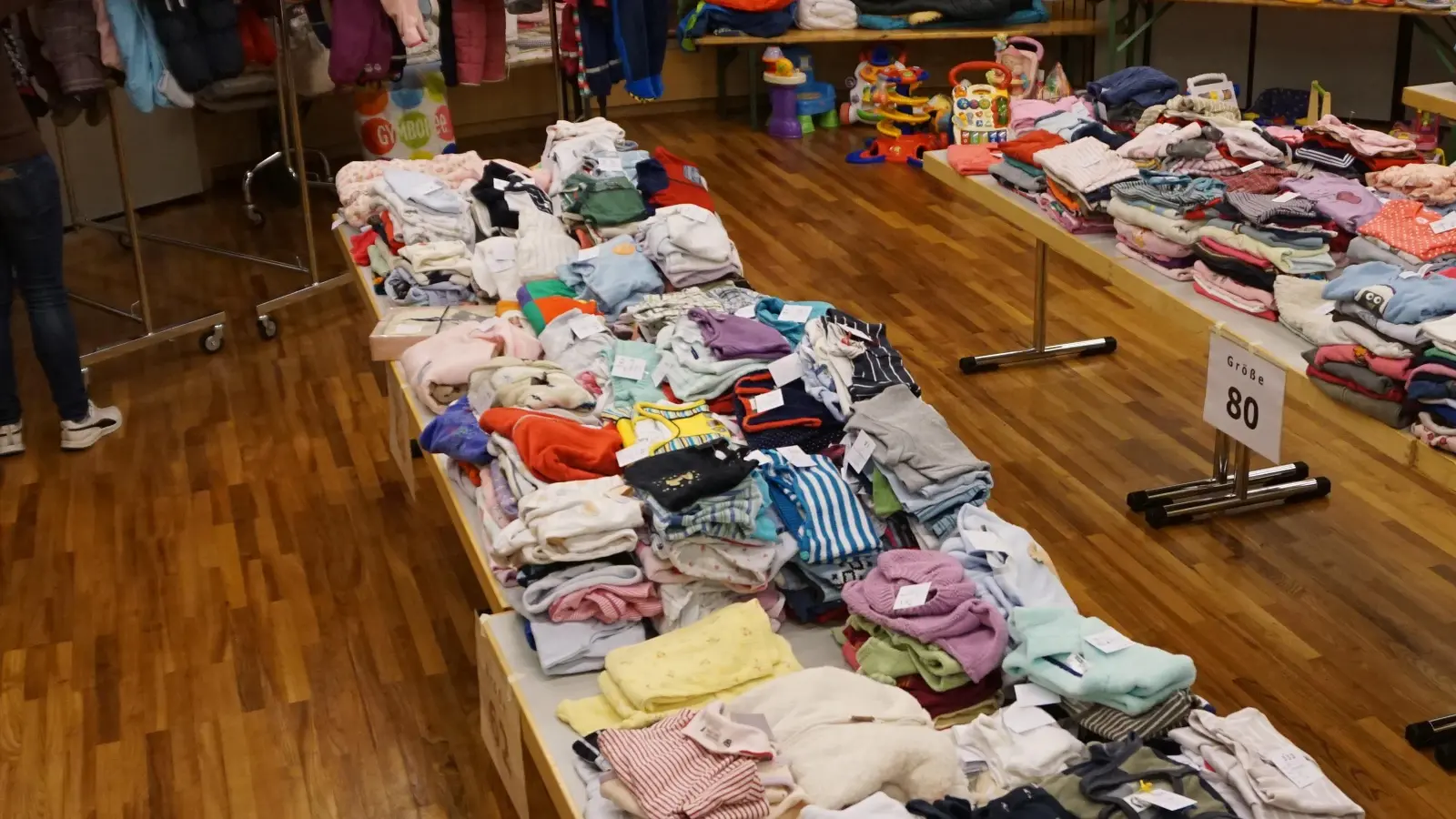 Eine große Auswahl an Kindersachen bietet der Basar in der Kirchengemeinde St. Thomas. (Foto: VA)