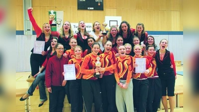 Freuen sich rie4sig über ihren Erfolg beim Bayernpokal: Die Turnerinnen des TSV Allach 09 (vorne) und der TSG Pasing. (Foto: pi)