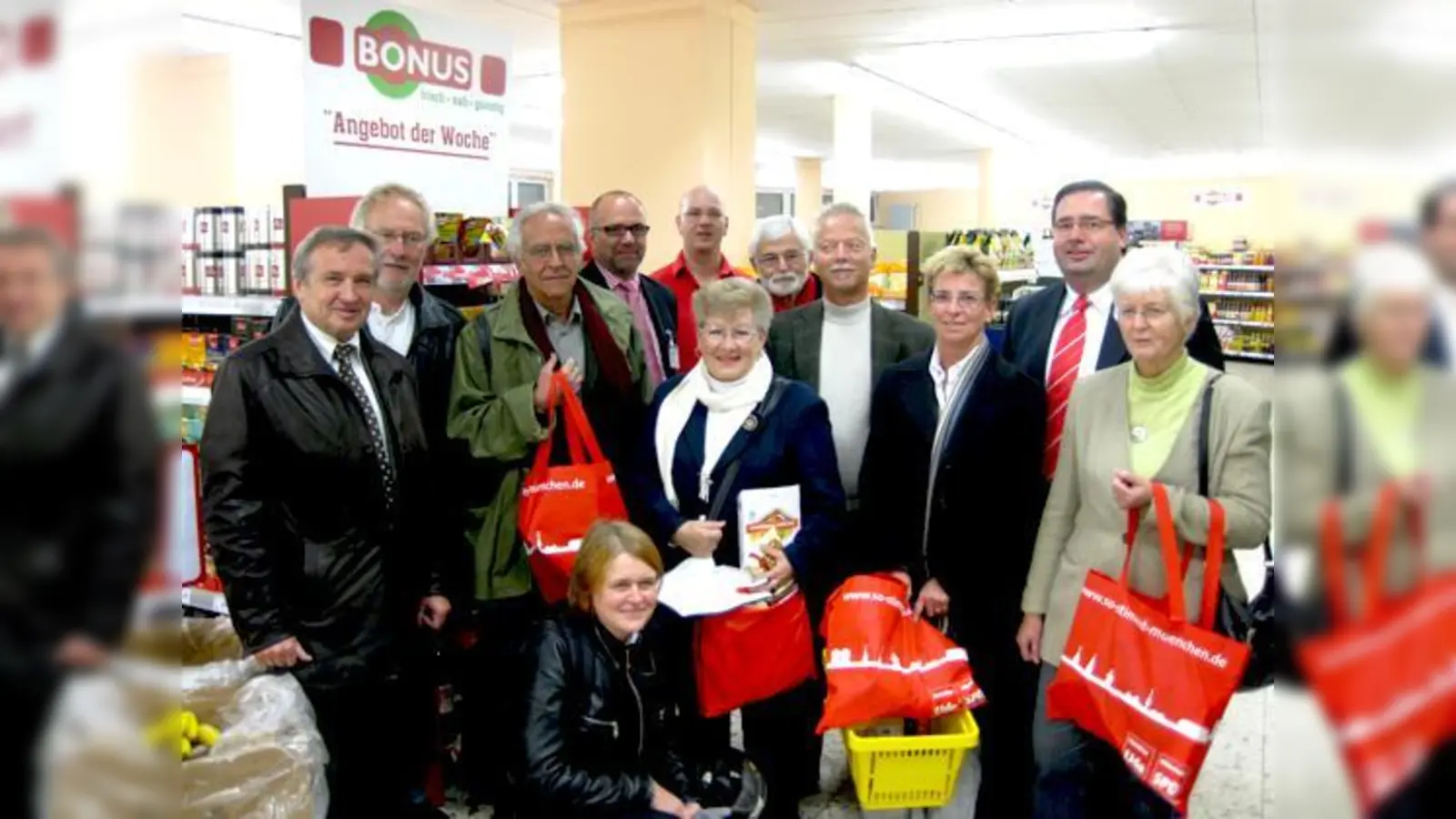 So sieht es aus, wenn Kommunalpolitiker einkaufen gehen.	 (Foto: VA)