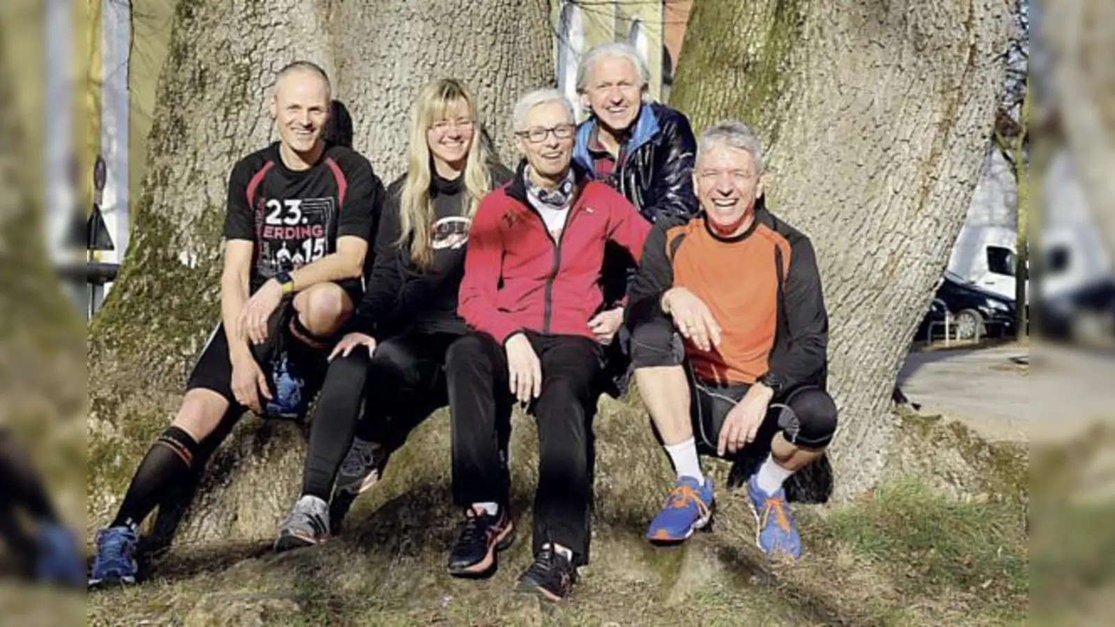 Die Trisport Laufgruppenleiter Thomas Tausch, Silvia Bornkamp, Otti Freund, Winfried Kretschmer und Torsten Spohnholtz (v. li.) freuen sich auf Laufbegeisterte.	 (Foto: Verein)