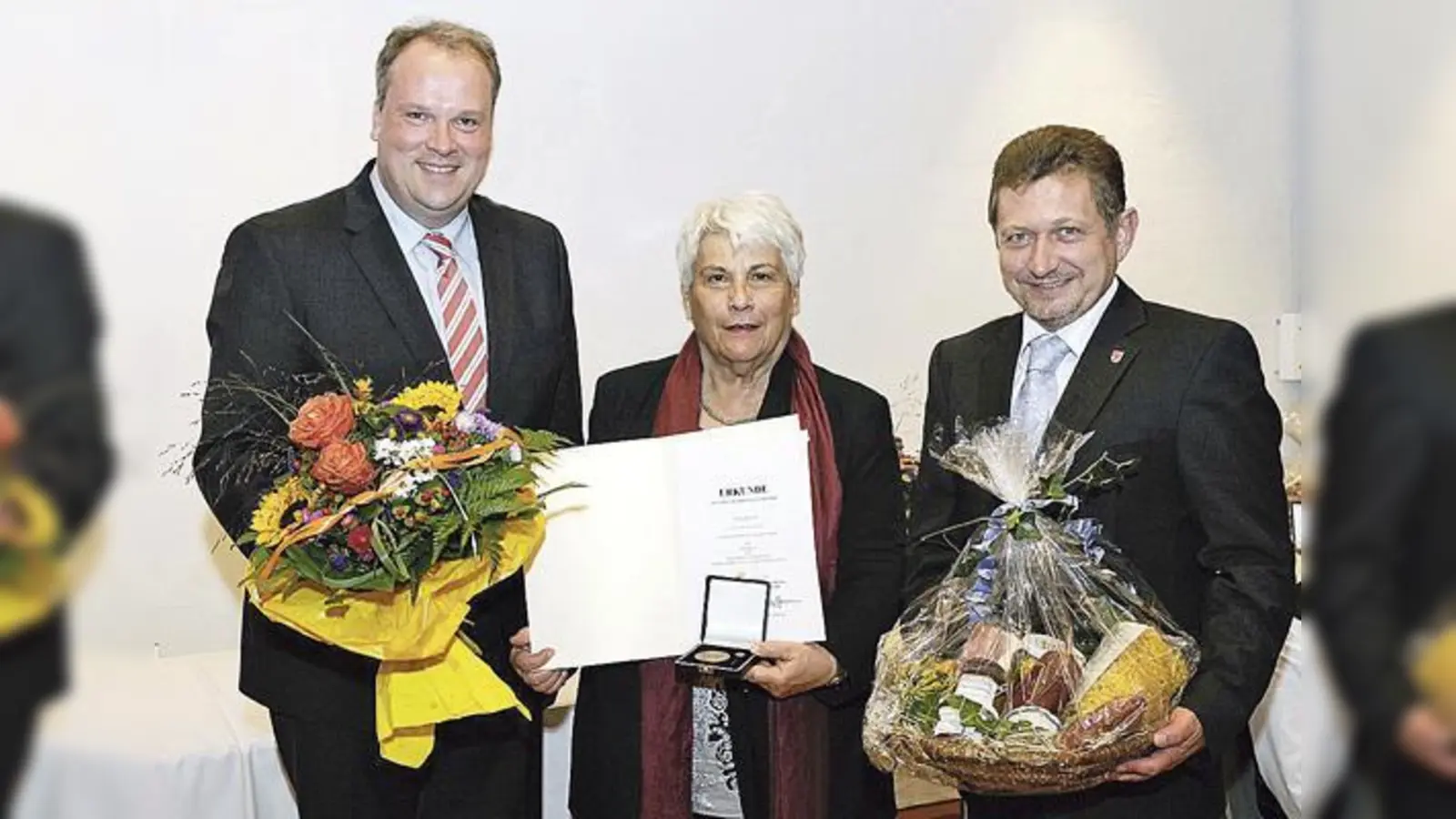 Landrat Christoph Göbel, Iris Habermann und Klaus Korneder (von links nach rechts).  (Foto: LRA)