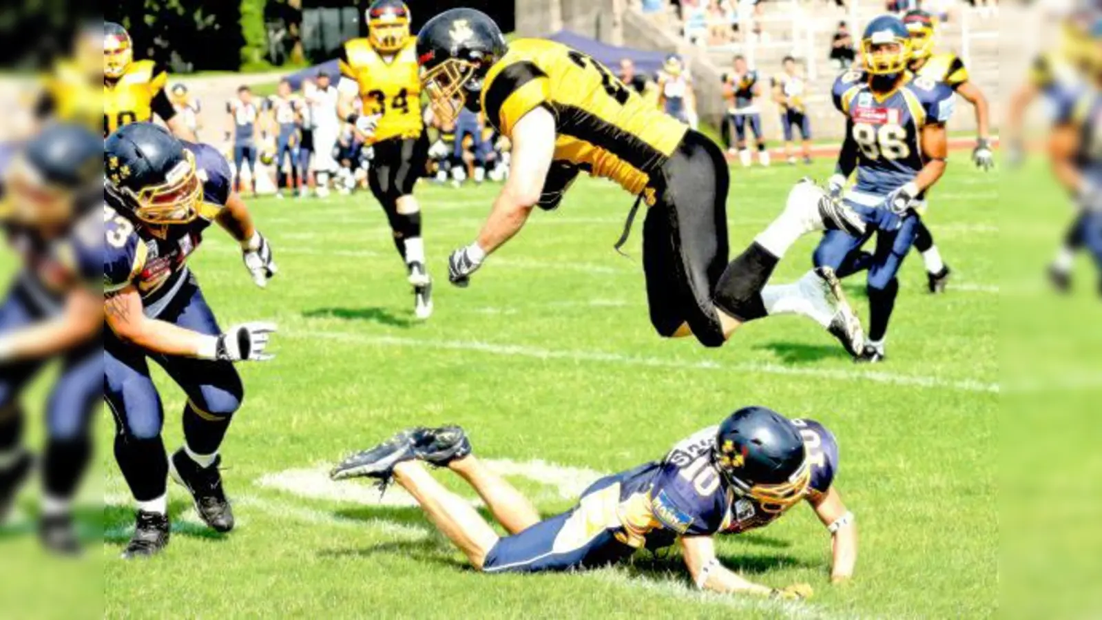 Stephan Seidel (in der Luft) feierte gegen Wiesbaden ein erfolgreiches Comeback nach langer Verletzungspause. 	 (Foto: Marco Wenzel)